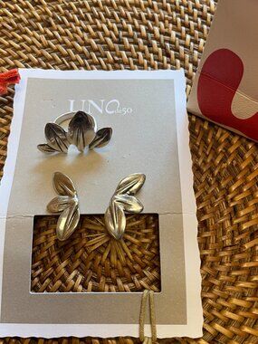 UNOde50 Leaf shaped stud earrings + ring